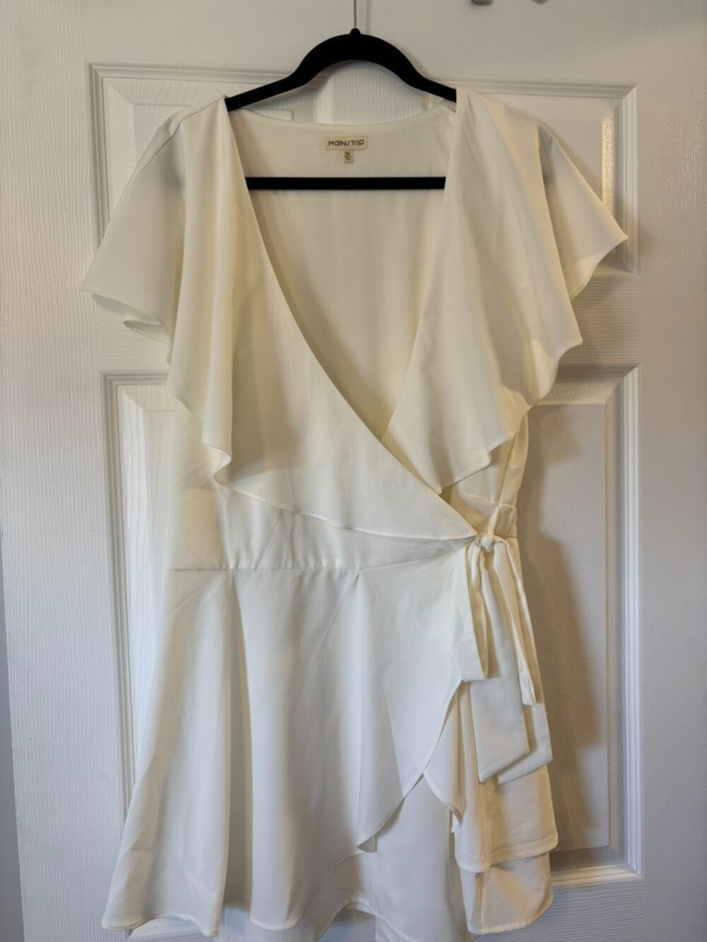 MAINSTRIP White Ruffled Backless Wrap Skort Romper - Size 1XL